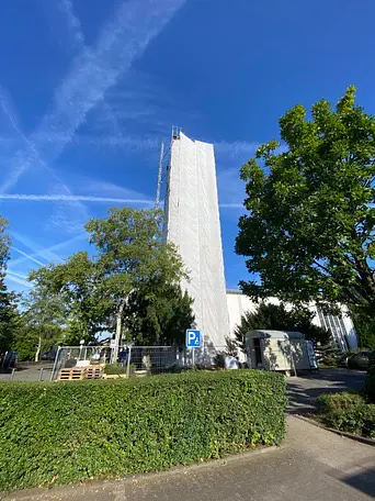 Eingehaustes Turmgerüst an der St. Marienkirche